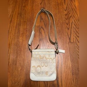 COACH Small CROSS BODY BAG SHOULDER HANDBAG Lt Gold Tone